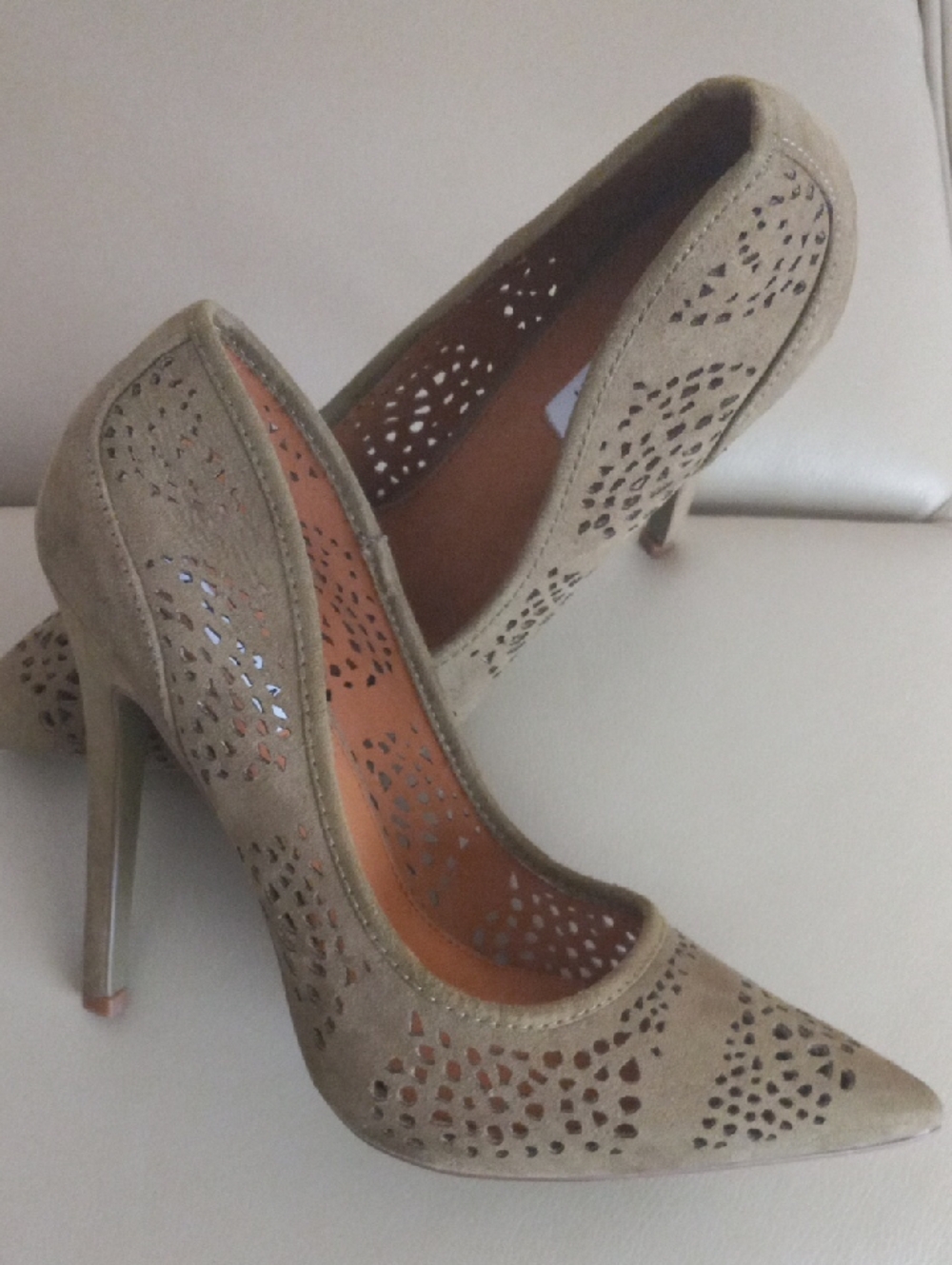 Cape Robbin Women's Olive Green Laser-Cut Pointed Toe Pumps Size 9M - Picture 4 of 17